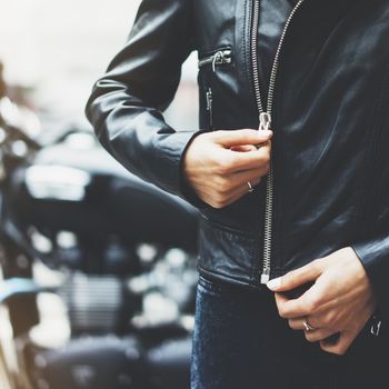 leather-vs-textile-motorcycle-gear-foura